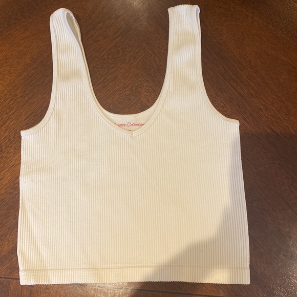 Bundle of tank tops - Picture 7 of 11